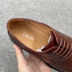 Обувь DIOR из телячьей кожи. Изысканный блок с резным носком, лег