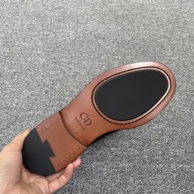 Обувь DIOR из телячьей кожи с изящным носком, легко сочетается с 