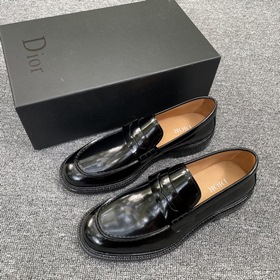 Обувь DIOR из телячьей кожи с изящным носком, легко сочетается с