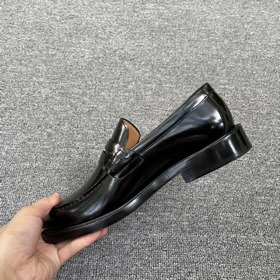 Обувь DIOR из телячьей кожи с изящным носком, легко сочетается с 