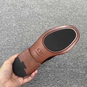 Обувь DIOR из телячьей кожи с изящным носком, легко сочетается с 