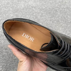 Обувь DIOR из телячьей кожи. Изысканный блок с резным носком, лег