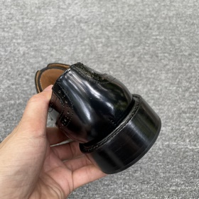 Обувь DIOR из телячьей кожи. Изысканный блок с резным носком, лег