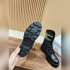 Новые легкие ботинки с вышивкой от Dior Элегантные ботинки с уни