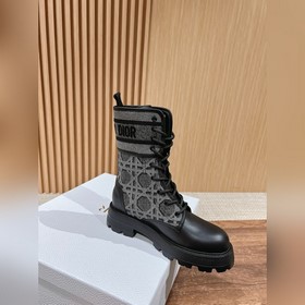 Новые легкие ботинки с вышивкой от Dior Эти стильные ботинки с у