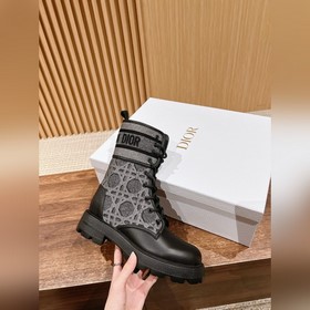 Новые легкие ботинки с вышивкой от Dior Эти стильные ботинки с у
