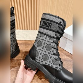 Новые легкие ботинки с вышивкой от Dior Эти стильные ботинки с у