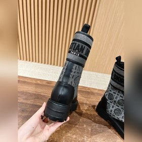 Новые легкие ботинки с вышивкой от Dior Эти стильные ботинки с у