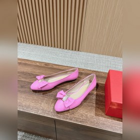 Балетки Ferragamo Начнем с внешнего вида： эти туфлимеют классичес