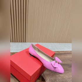 Балетки Ferragamo Начнем с внешнего вида： эти туфлимеют классичес