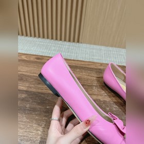 Балетки Ferragamo Начнем с внешнего вида： эти туфлимеют классичес