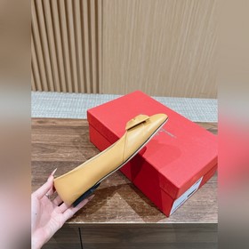 Балетки Ferragamo Начнем с внешнего вида： эти туфли выполнены в к
