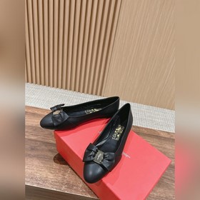 Балетки Ferragamo Начнем с внешнего вида： эти туфли выполнены в к