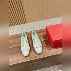 #Ferragamo балетки Прежде всего, стоит отметить внешний вид： эти