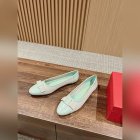 #Ferragamo балетки Прежде всего, стоит отметить внешний вид： эти 