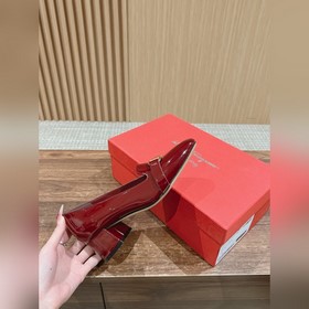 Новые туфли на толстом каблуке с заостренным носком от Ferragamo 