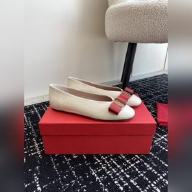 FERRAGAM* 24/Новая весенняя модель Ferragamo на плоской подошве 