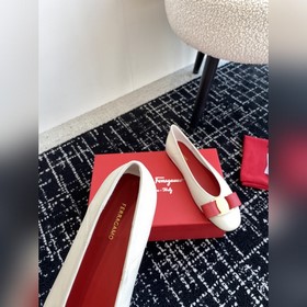 FERRAGAM* 24/Новая весенняя модель Ferragamo на плоской подошве 