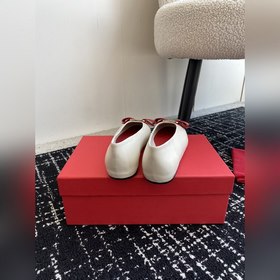 FERRAGAM* 24/Новая весенняя модель Ferragamo на плоской подошве 