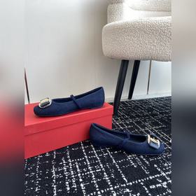 Новая версия балеток Vara с металлической пластиной от Ferragamo 