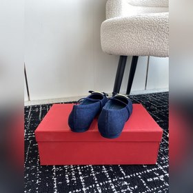 Новая версия балеток Vara с металлической пластиной от Ferragamo 