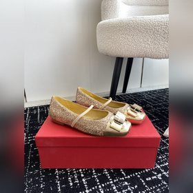 Новая версия балеток Vara с фирменной табличкой от FERRAGAMO для 