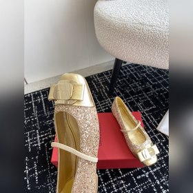 Новая версия балеток Vara с фирменной табличкой от FERRAGAMO для 