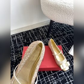 Новая версия балеток Vara с фирменной табличкой от FERRAGAMO для 