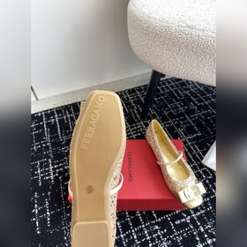 Новая версия балеток Vara с фирменной табличкой от FERRAGAMO для 