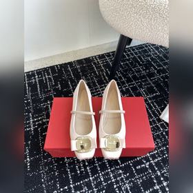 Новая версия балеток Vara с фирменной табличкой от FERRAGAMO для