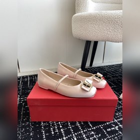 Новая версия балеток Vara с фирменной табличкой от FERRAGAMO для 