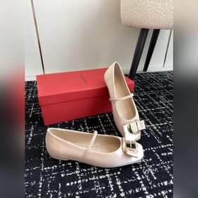 Новая версия балеток Vara с фирменной табличкой от FERRAGAMO для 