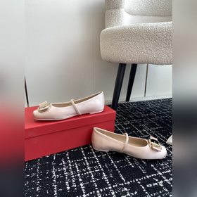 Новая версия балеток Vara с фирменной табличкой от FERRAGAMO для 