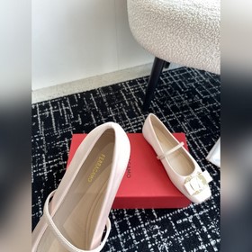 Новая версия балеток Vara с фирменной табличкой от FERRAGAMO для 