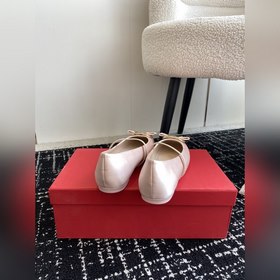 Новая версия балеток Vara с фирменной табличкой от FERRAGAMO для 