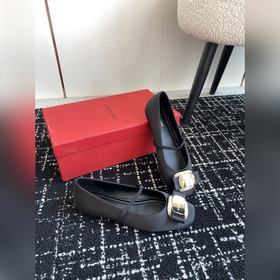 Новая версия балеток Vara с фирменной табличкой от FERRAGAMO для 