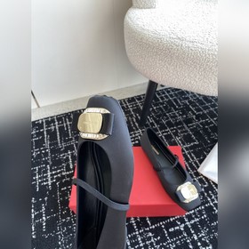 Новая версия балеток Vara с фирменной табличкой от FERRAGAMO для 