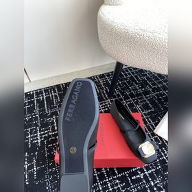 Новая версия балеток Vara с фирменной табличкой от FERRAGAMO для 