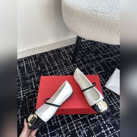 Новая версия балеток Vara с металлической пластиной от Ferragamo 