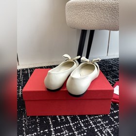 Ferragamo, новая коллекция ранней весны 2024 года. Классические т