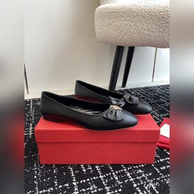 Ferragamo, новая коллекция ранней весны 2024 года. Классические т