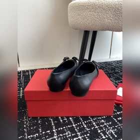 Ferragamo, новая коллекция ранней весны 2024 года. Классические т