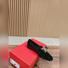 Новая модель туфель Loafers от Ferragamo отличается плавными лини