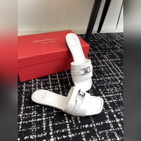 FERRAGAM* 24/Новая модель туфель на толстом каблуке от Ferragamo