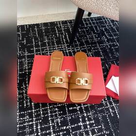 FERRAGAM* 24/Новая модель туфель на толстом каблуке от Ferragamo