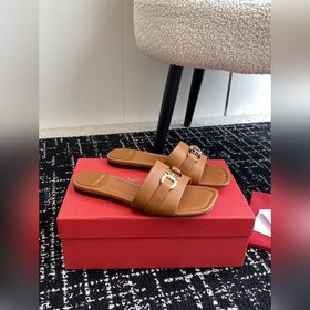 FERRAGAM* 24/Новая модель туфель на толстом каблуке от Ferragamo