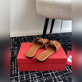 FERRAGAM* 24/Новая модель туфель на толстом каблуке от Ferragamo