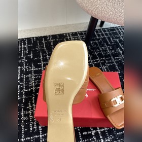 FERRAGAM* 24/Новая модель туфель на толстом каблуке от Ferragamo