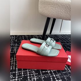 FERRAGAM* 24/Новая модель туфель на толстом каблуке от Ferragamo