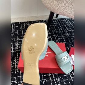 FERRAGAM* 24/Новая модель туфель на толстом каблуке от Ferragamo
